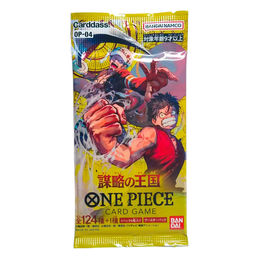 One Piece OP04 ‚Kingdoms of Intrigue‘ Booster Pack – japanische Version – Vorderansicht des Booster Packs mit Artwork von Monkey D. Luffy und Donquixote Doflamingo auf gelbem Hintergrund